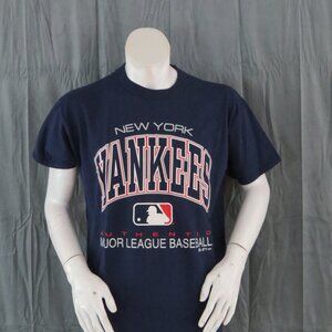 New York Yankees Shirt (VTG) - Type Set Script by Russell Athletic - Mens Large